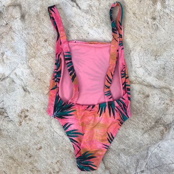 ✨Billabong palm daze one piece swimsuit - Picture 4 of 8
